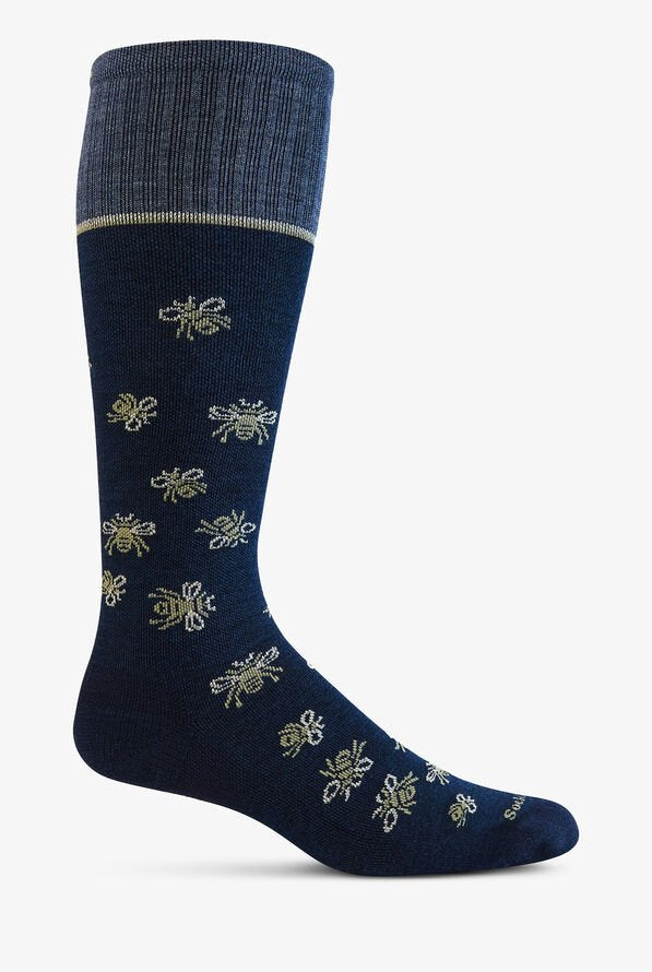 Sockwell Busy Bee SW167W Marine 600 | Compression Graduée Modérée 15-20mmHg - Coupe de mollet large - Boutique du Cordonnier